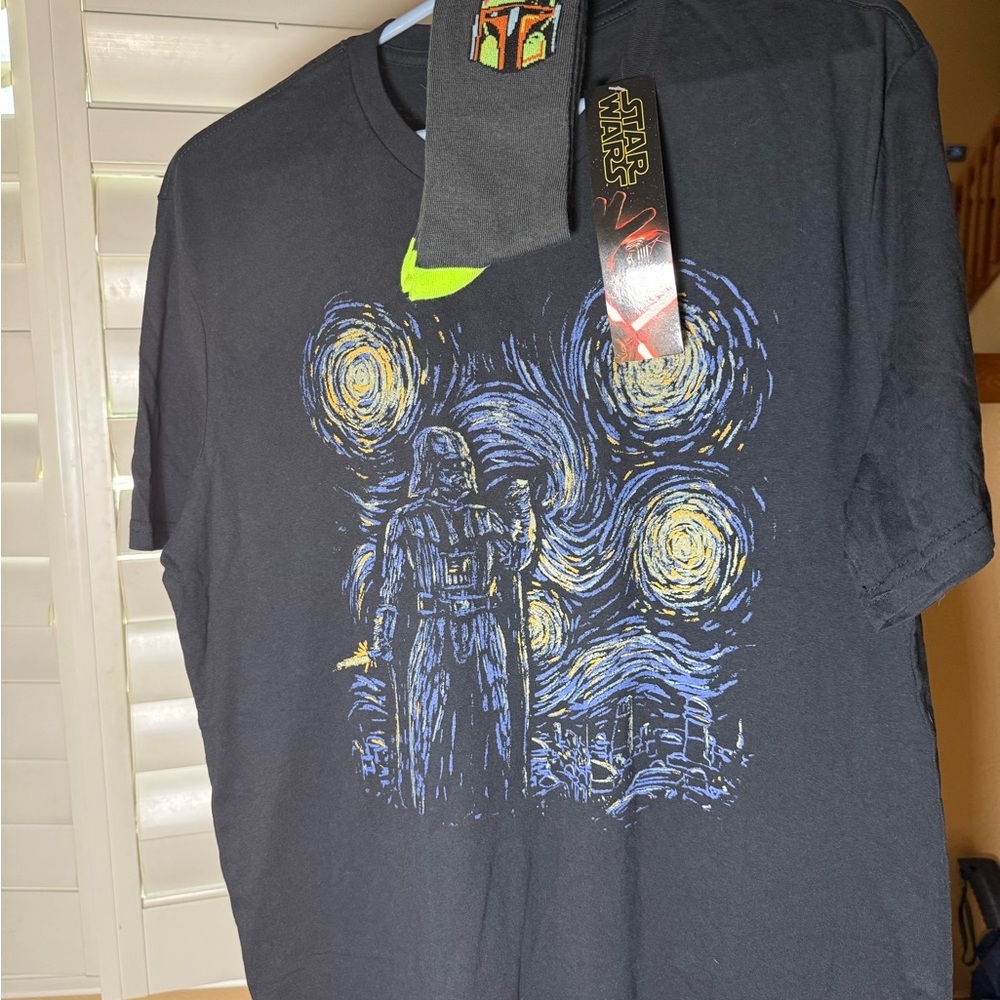 Star Wars Disney Men's Large Darth Vader Van Gogh Style T-Shirt & Socks Set NWT - Picture 9 of 10